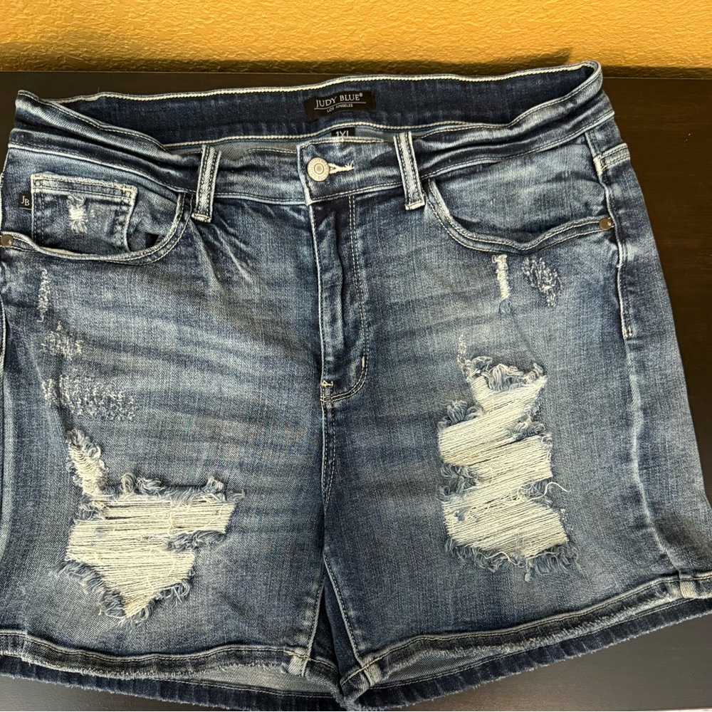 Judy Blue Medium Wash Distressed stretch Jean Shorts  size 1XL